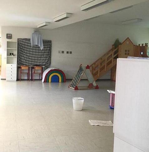 Acqua dal soffitto della scuola materna parte la protesta