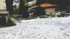 La strada invasa dai detriti