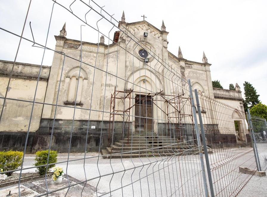 Conforti: cimitero allagato