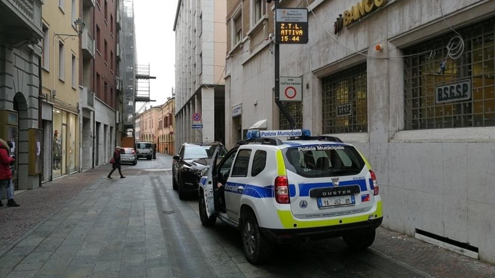 Telecamere ai varchi della città Fuori regola tre auto su cento 