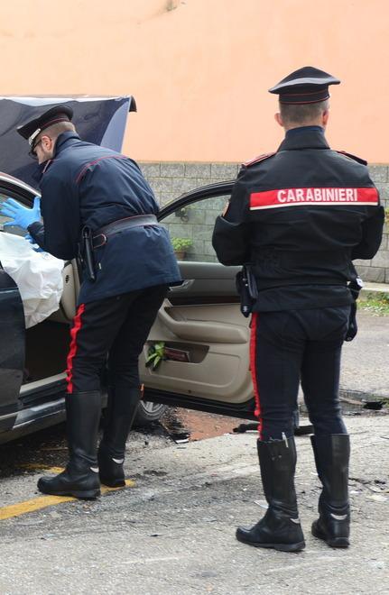 Si intesta 49 automobili poi le “affitta” per commettere furti 