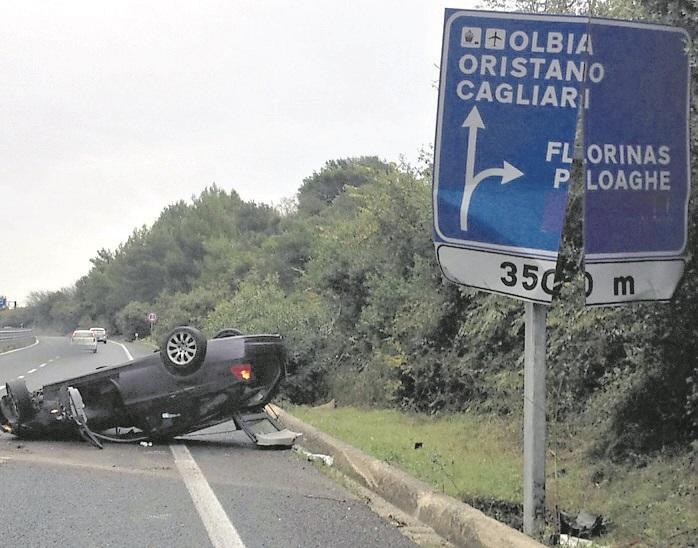 Florinas, auto fuori strada sulla 131: due donne ferite 