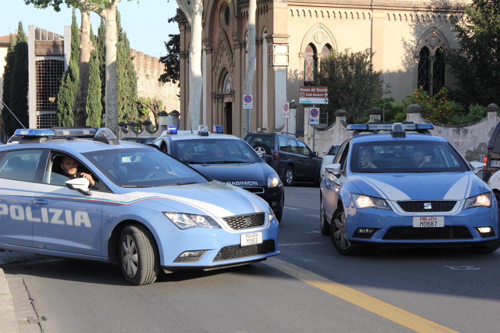 Pattuglie di polizia e carabinieri in centro
