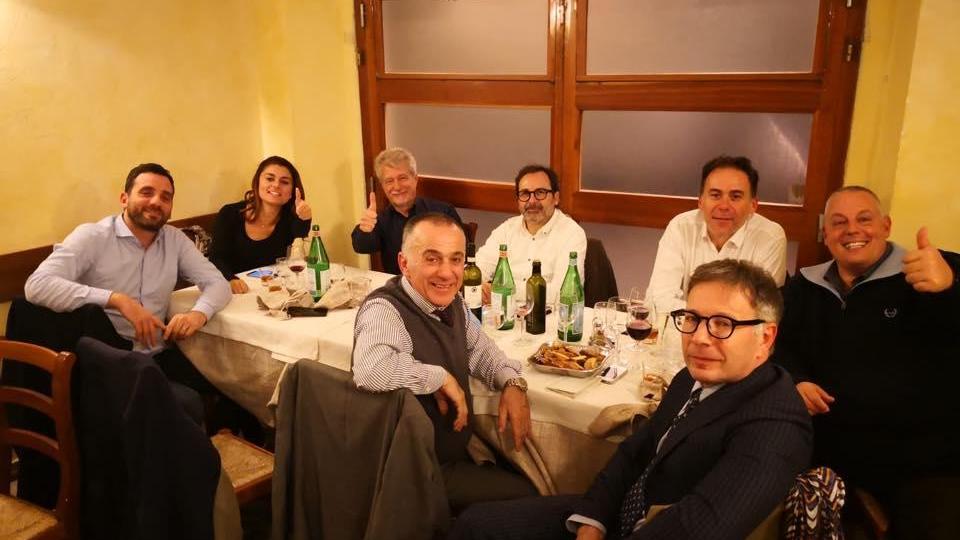 Da sinistra Alessandro Tomasi, sindaco di Pistoia, Susanna Ceccardi (Cascina), Alessandro Ghinelli (Arezzo), il capo gabinetto del Comune di Siena Daniele Tacconi, Francesco Persiani (Massa), Luigi De Mossi (Siena), Michele Conti(Pisa) e Antonfrancesco Vivarelli Colonna (Grosseto