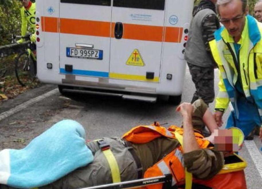 Grave cacciatore assalito da un cinghiale ferito 