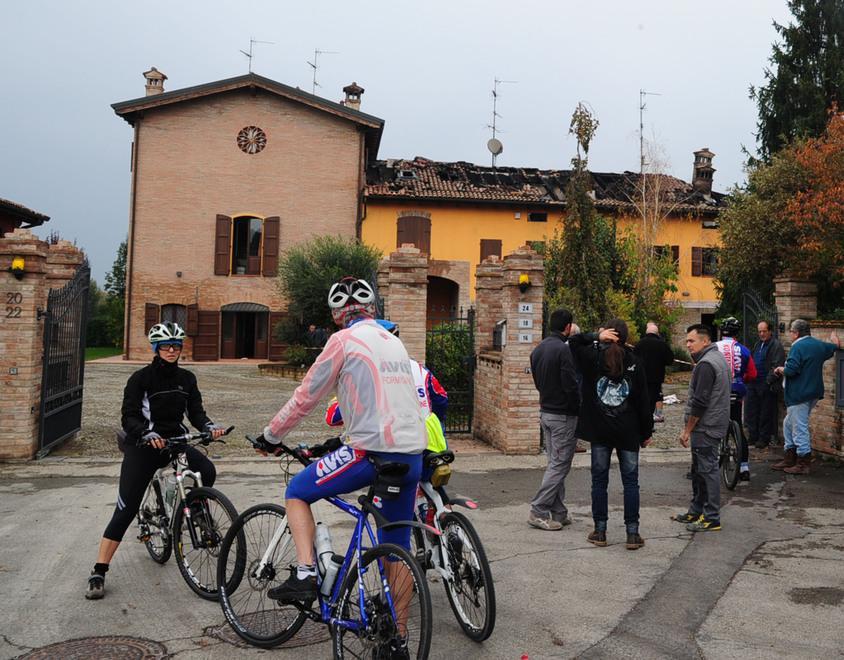Colombaro e il rogo: il tetto è da rifare, due famiglie evacuate 