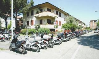 Mancano i parcheggidi fronte alle scuole raffica di multe