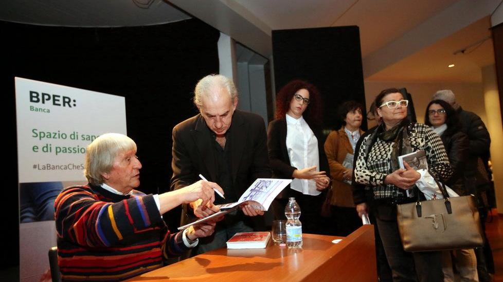 Modena. Flavio Caroli si trasforma in guida tra le meraviglie italiane