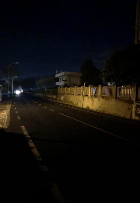 Luci spente in strada da una settimana