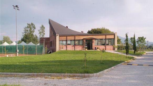 Spaccia droga vicino alle scuole: arrestato