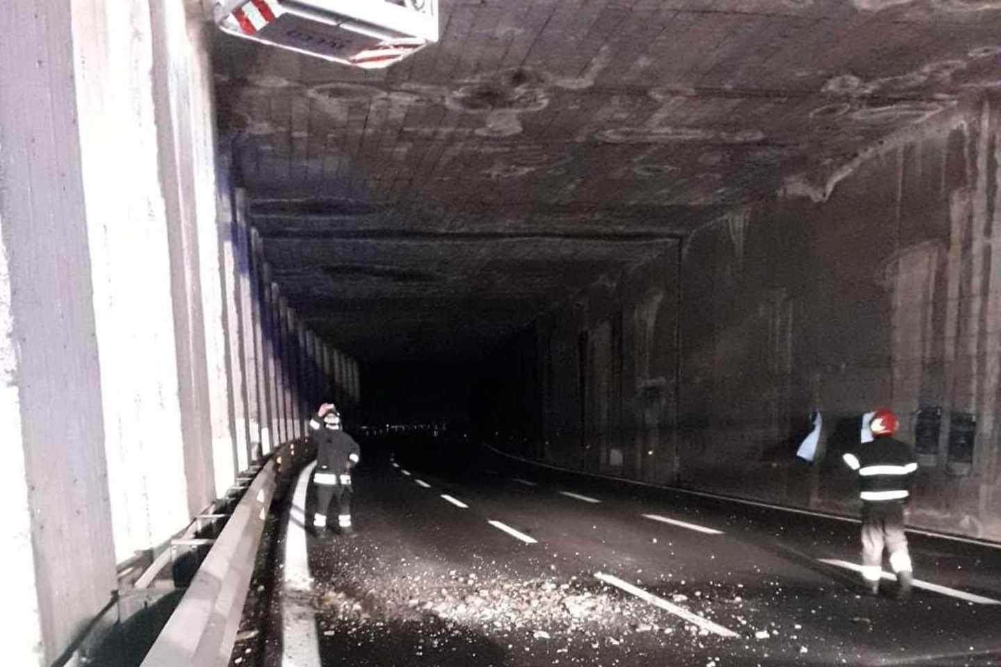 Riaperta la circolazione nel tunnel lungo la 131 