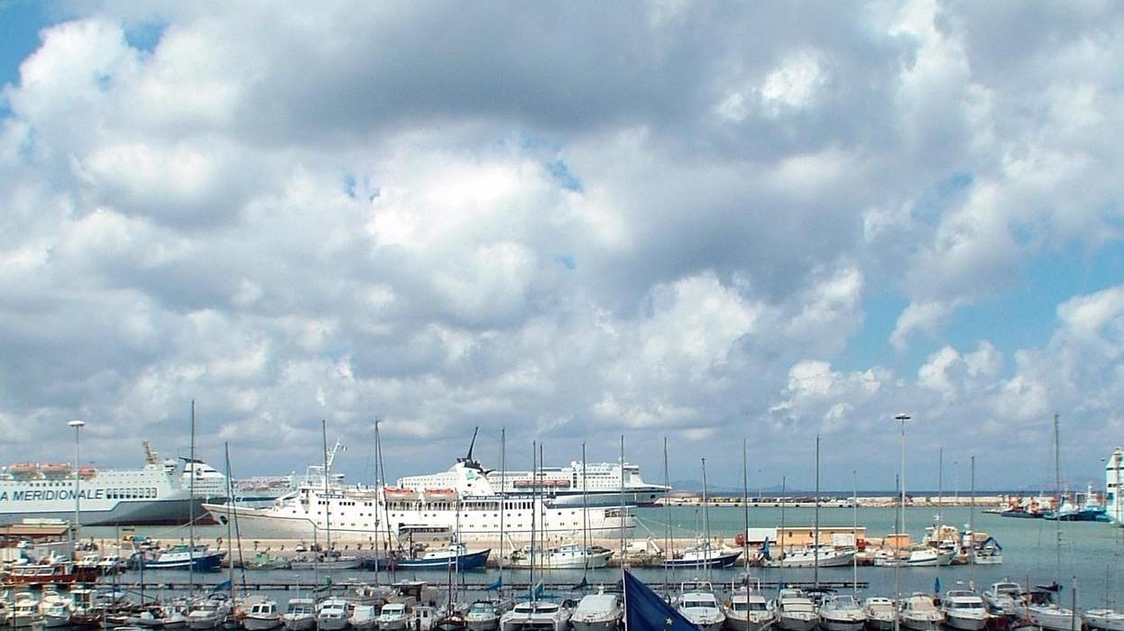 Porto Torres-Genova la Tirrenia toglie una nave 