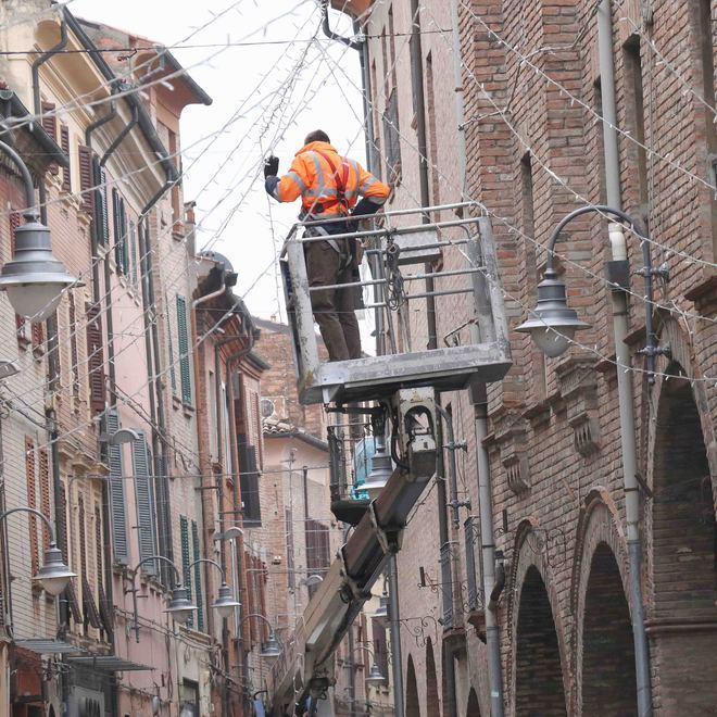 Un “tetto di stelle” su tutte le strade commerciali del centro