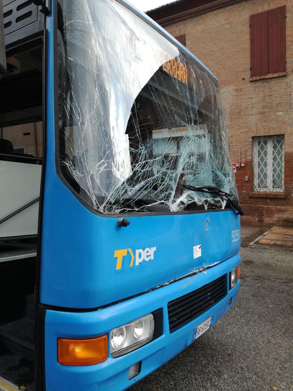 La corriera rimasta coinvolta nel tamponamento in piazzale San Giovanni
