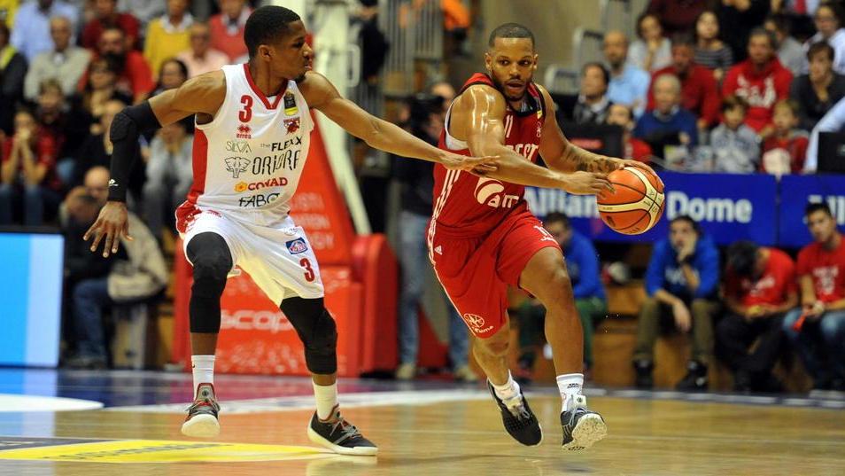 Johnson in pressing su un avversario