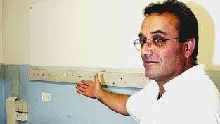 Le aule hanno ancora prese e attacchi del vecchio reparto di oncologia