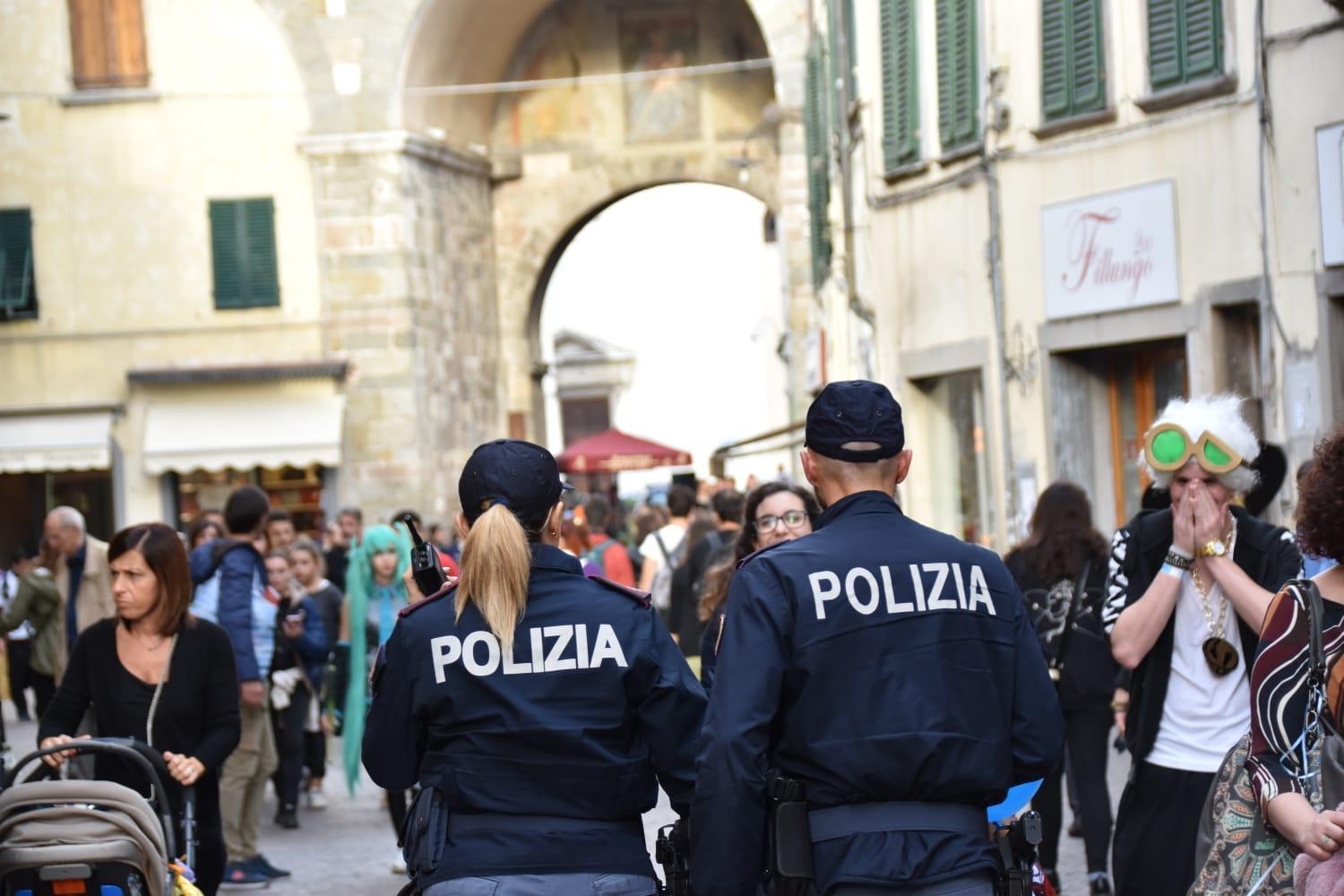 Tenta di rubare in una casa di via Fillungo: arrestato