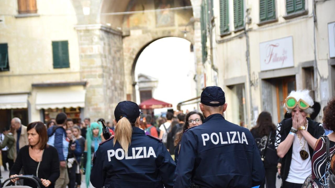 Tenta di rubare in una casa di via Fillungo: arrestato
