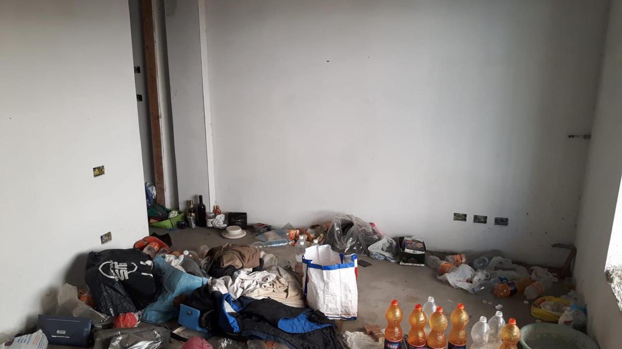 L'interno dell'edificio sgomberato dalla Municipale