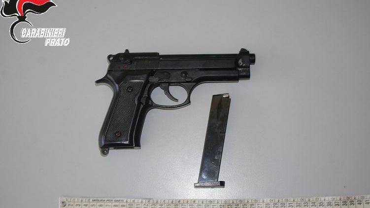 La pistola sequestrata al giovane albanese