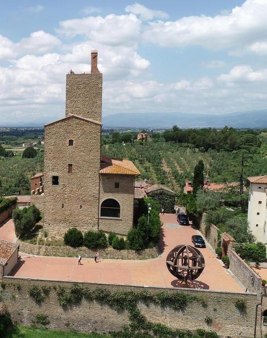 Giro d’Italia, la partenza all’ombra del castello Guidi 