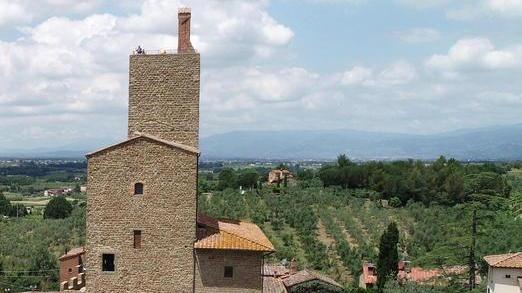 Giro d’Italia, la partenza all’ombra del castello Guidi