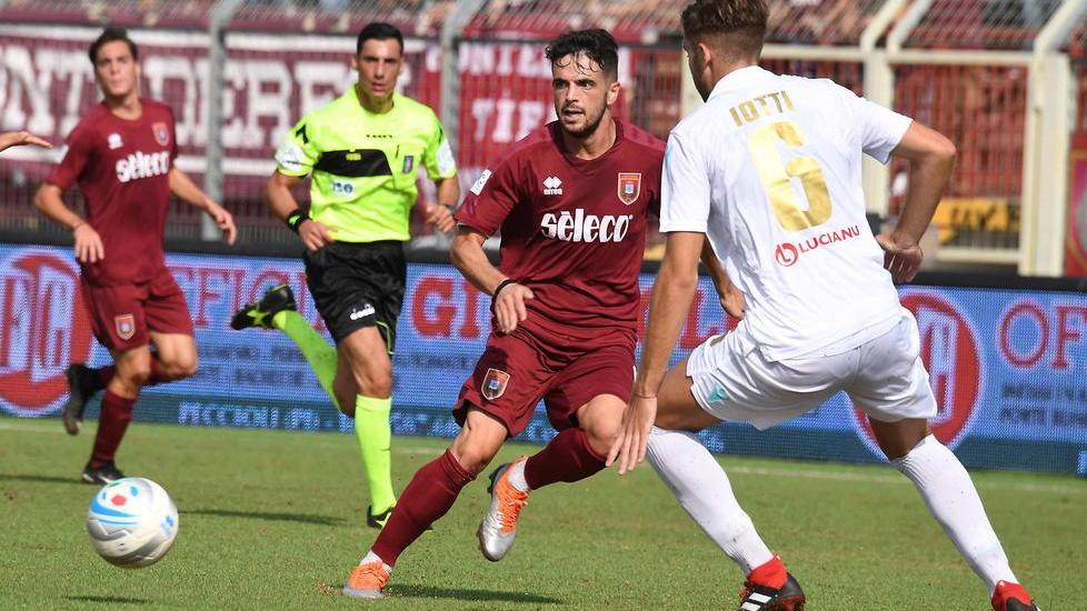 Granata dai due volti, nel finale fa festa la Pro Patria