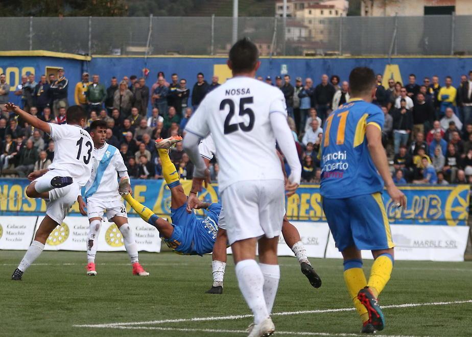 SuperTavano prende per mano la Carrarese 