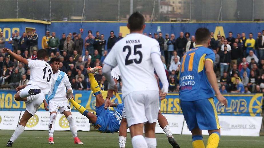 SuperTavano prende per mano la Carrarese