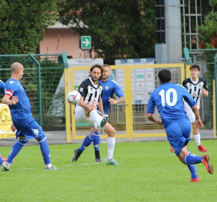 Il derby non regala sussulti Viareggio e Prato impattano 