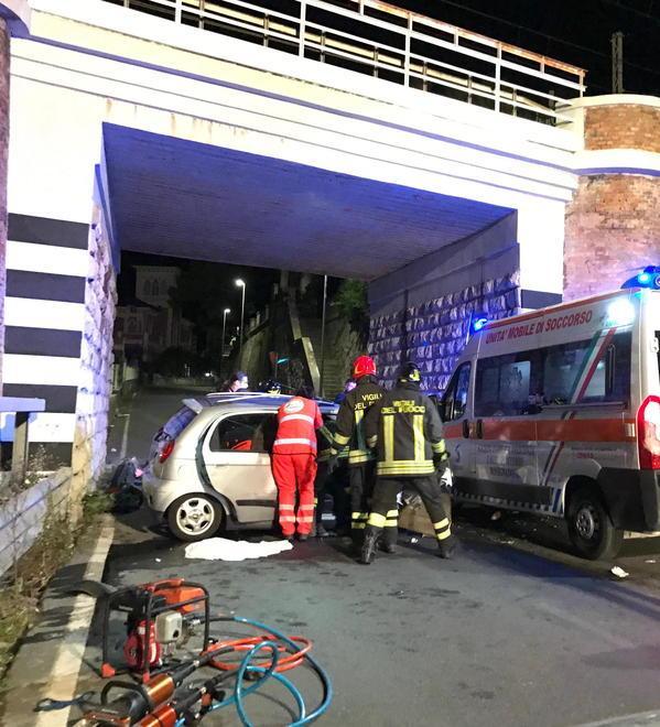 Strada chiusa oltre un’ora per consentire i soccorsi