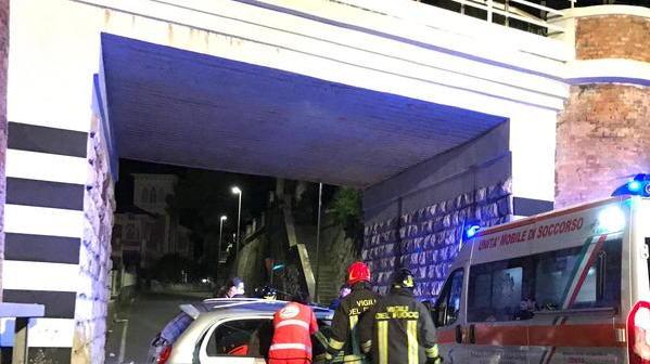Strada chiusa oltre un’ora per consentire i soccorsi