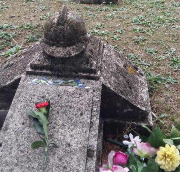 Una delle tombe dei soldati morti nella Grande guerra al cimitero di Chiesanuova