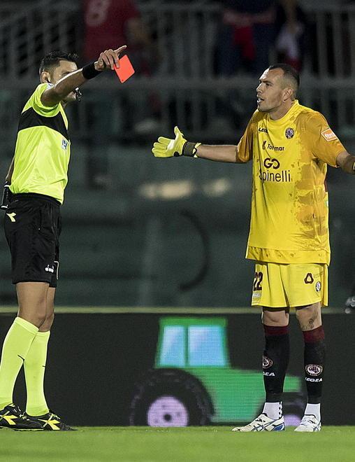 La difesa è un disastro Mazzoni, che ingenuità Brilla solo Diamanti 