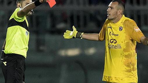 La difesa è un disastro Mazzoni, che ingenuità Brilla solo Diamanti