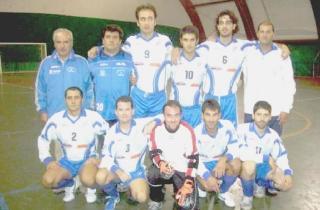 Il gruppo della squadra di calcetto della Polisportiva Omega di Fucecchio