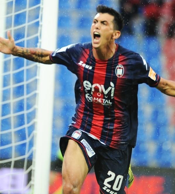 Il Carpi soffre, ma rientra da Crotone con la speranza 