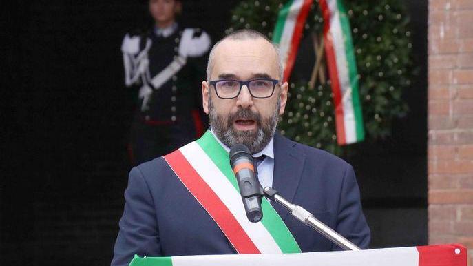 Festa del 4 Novembre e bandiera violata Scintille “ufficiali” tra Comune e Lega