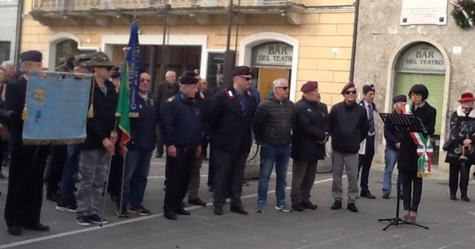 “Silenzio” e inno in piazza