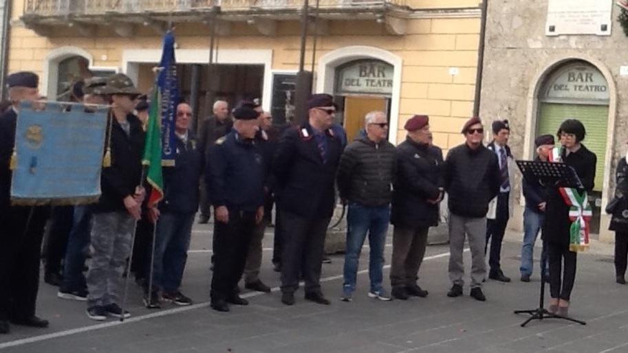 “Silenzio” e inno in piazza