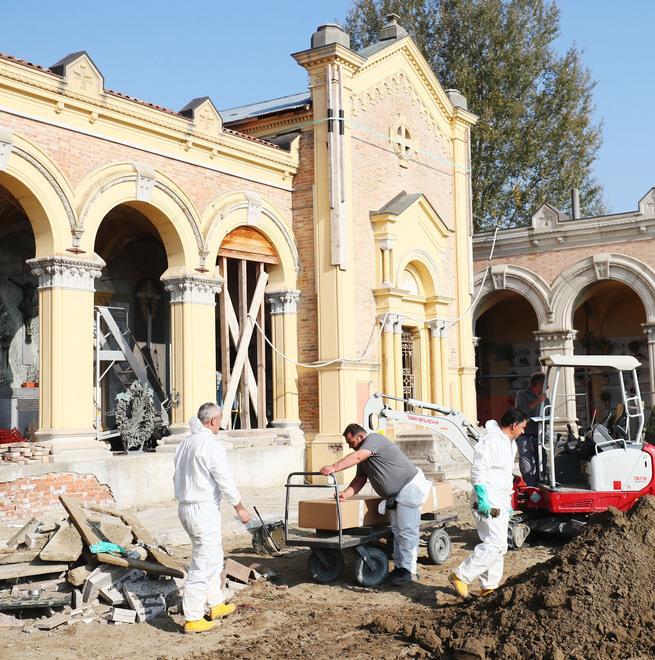 Cimitero, stop alle critiche «Nessuna mancanza di rispetto alla comunità» 