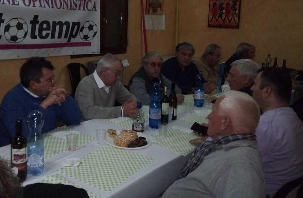 Gli amici riuniti per Gatti