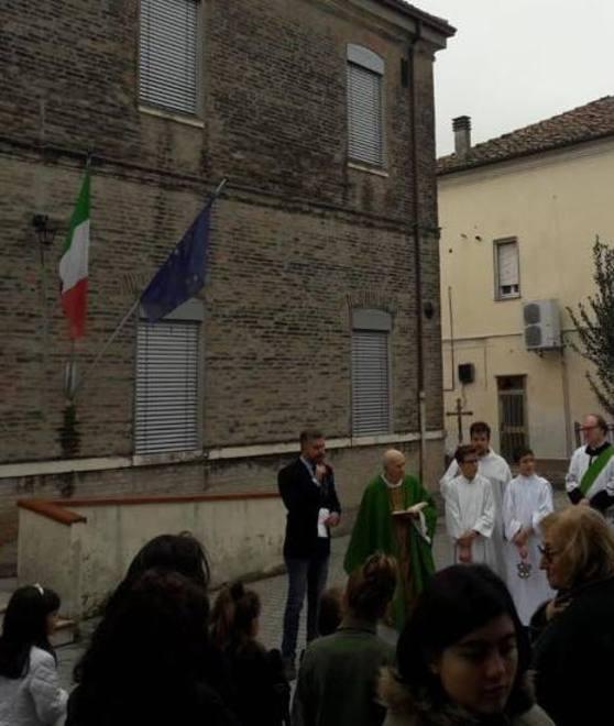 Lavori nelle scuole Un elogio ai volontari 