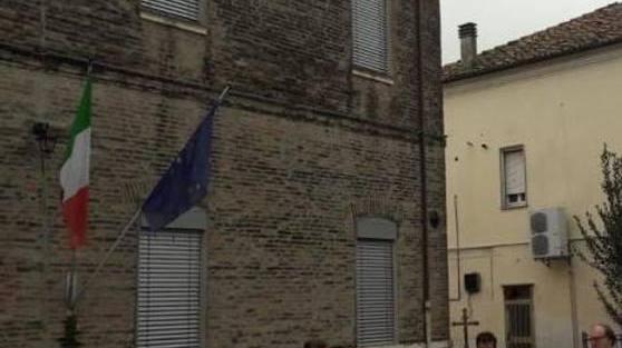 Lavori nelle scuole Un elogio ai volontari