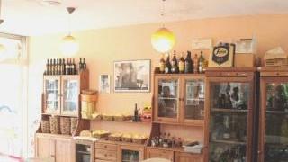 La parte interdetta dello chalet Alpe delimitata dal nastro bianco e rosso