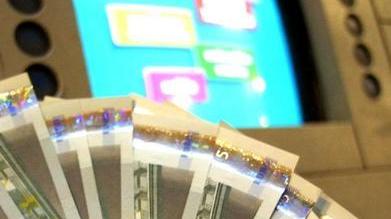 Dai taccheggi ai colpi ai bancomat con carte clonate Arrestato un 34enne