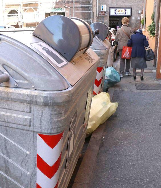 Ombre cinesi sulla raccolta rifiuti, ma Hera ha tempo per “difendersi” 