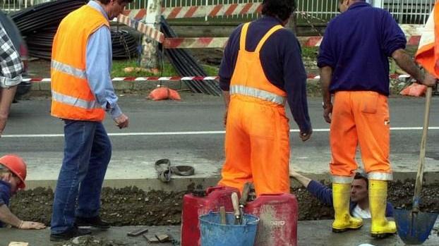Lavori in via Ferrariola, tubazioni del gas da rifare da domani e in sette giorni