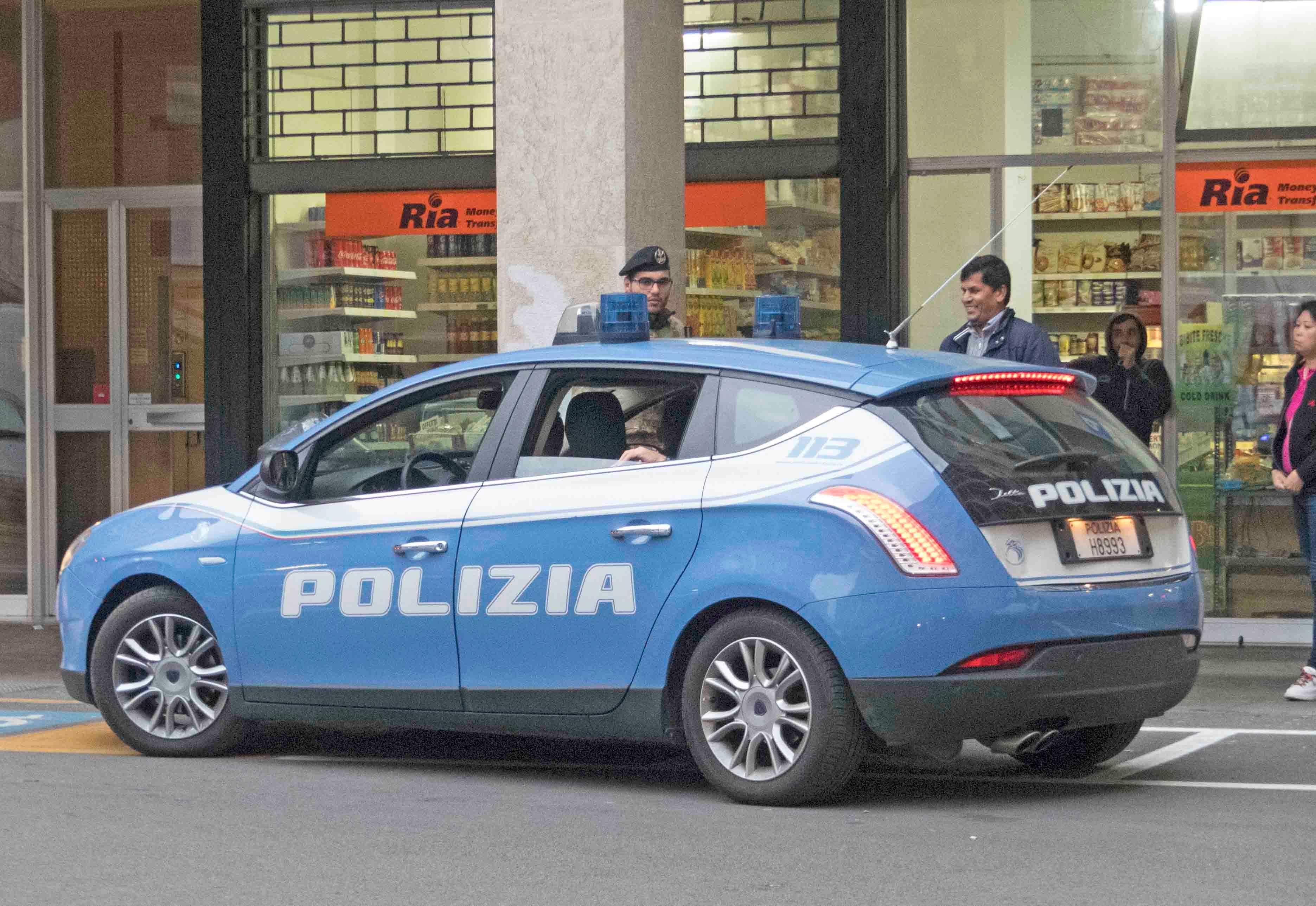 Una pattuglia della polizia