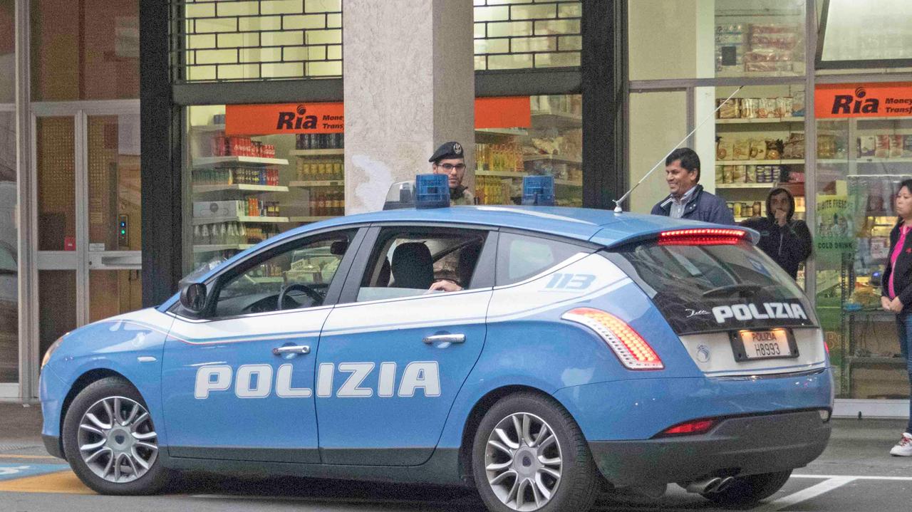 Una pattuglia della polizia